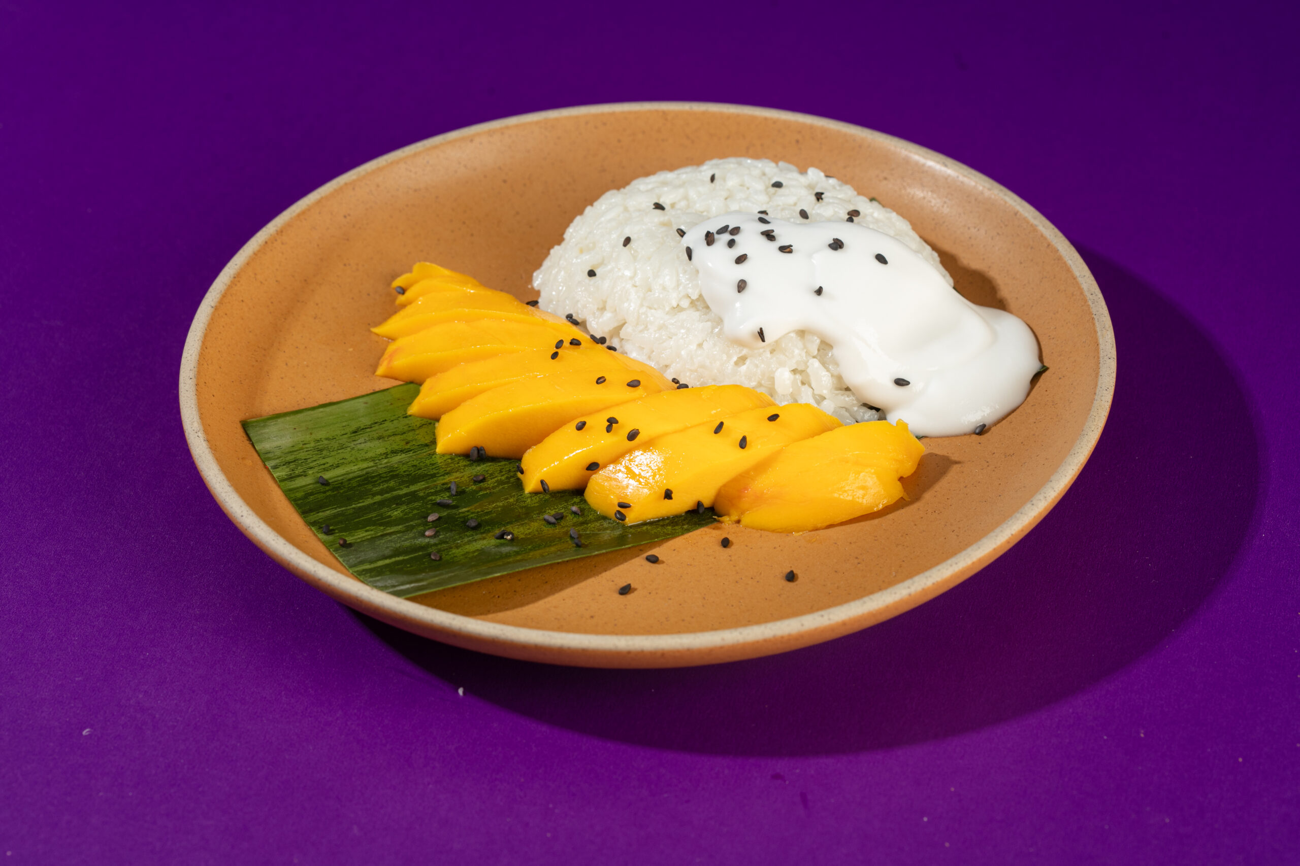 Mango Sticky Rice – kâao nĭeow má-mûang (ข้าวเหนียวมะม่วง)